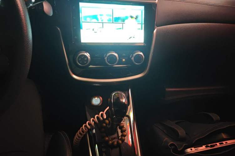 Used Nissan Tiida 2019 1.6L CVT Smart Drive Version China VI Standard Audio And AC Panel