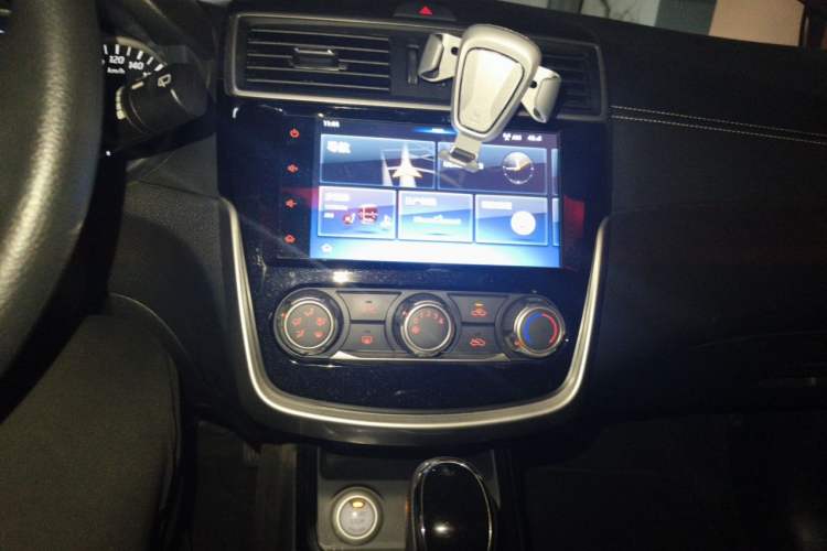 Used Nissan Tiida 2019 1.6L CVT Smart Drive Version China VI Standard Audio And AC Panel