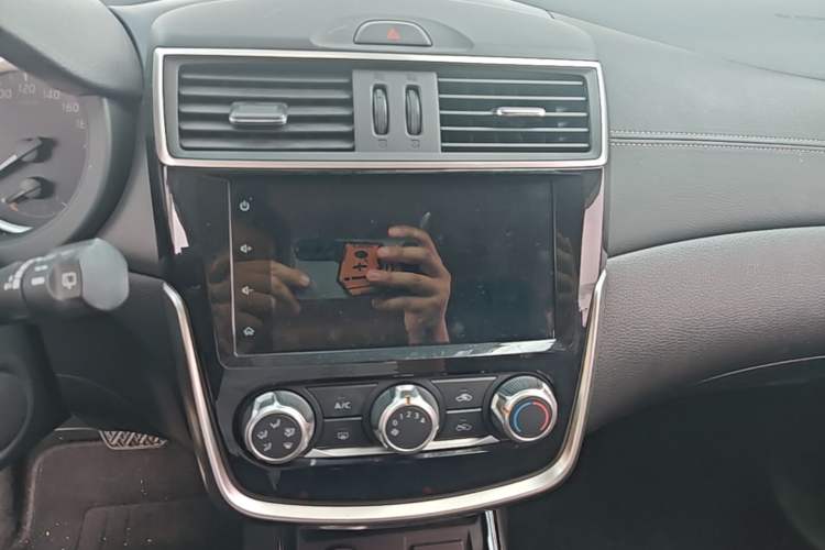 Used Nissan Tiida 2019 1.6L CVT Smart Drive Version China VI Standard Audio And AC Panel