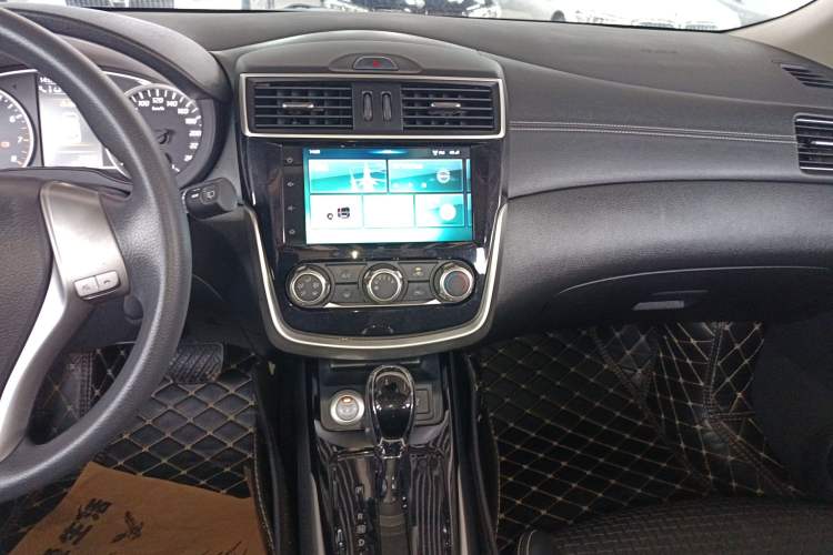 Used Nissan Tiida 2019 1.6L CVT Smart Enjoyment Version China VI Standard Audio And AC Panel