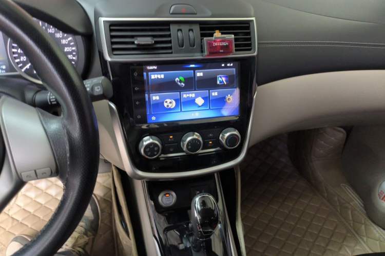 Used Nissan Tiida 2019 1.6L CVT Smart Enjoyment Version China V Standard Audio And AC Panel