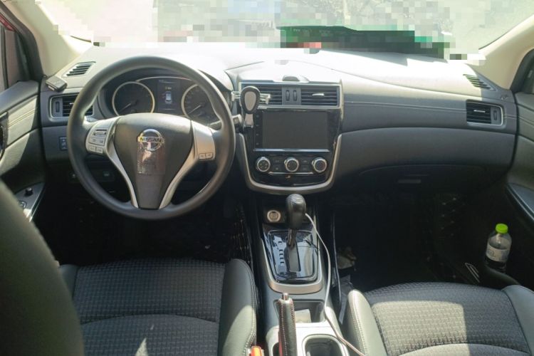 Used Nissan Tiida 2019 1.6L CVT Smart Drive Version China VI Standard Center Console