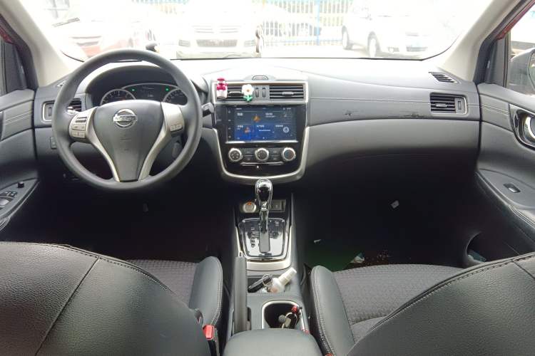 Used Nissan Tiida 2019 1.6L CVT Smart Drive Version China VI Standard Center Console