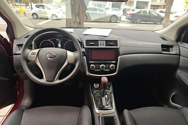 Used Nissan Tiida 2019 1.6L CVT Smart Drive Version China VI Standard Center Console