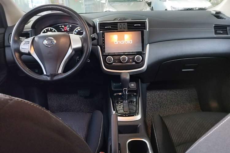 Used Nissan Tiida 2019 1.6L CVT Cool Edition China VI Standard Center Console