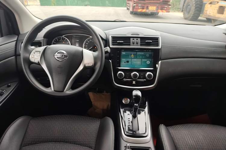 Used Nissan Tiida 2019 1.6L CVT Smart Drive Version China VI Standard Center Console