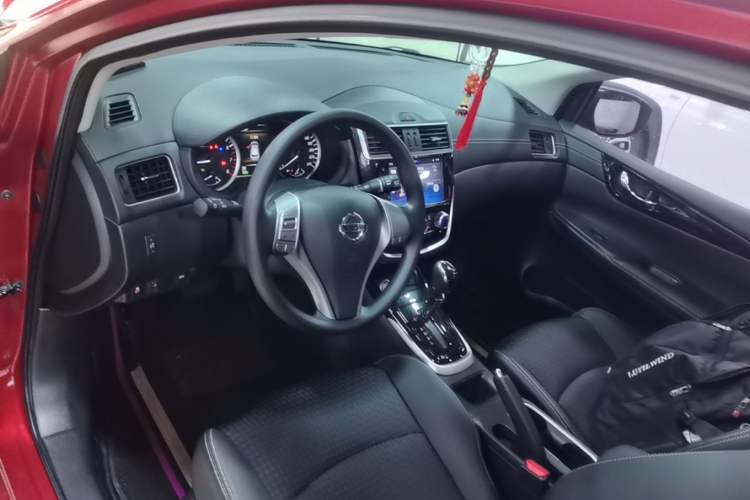 Used Nissan Tiida 2019 1.6L CVT Smart Drive Version China VI Standard Center Console