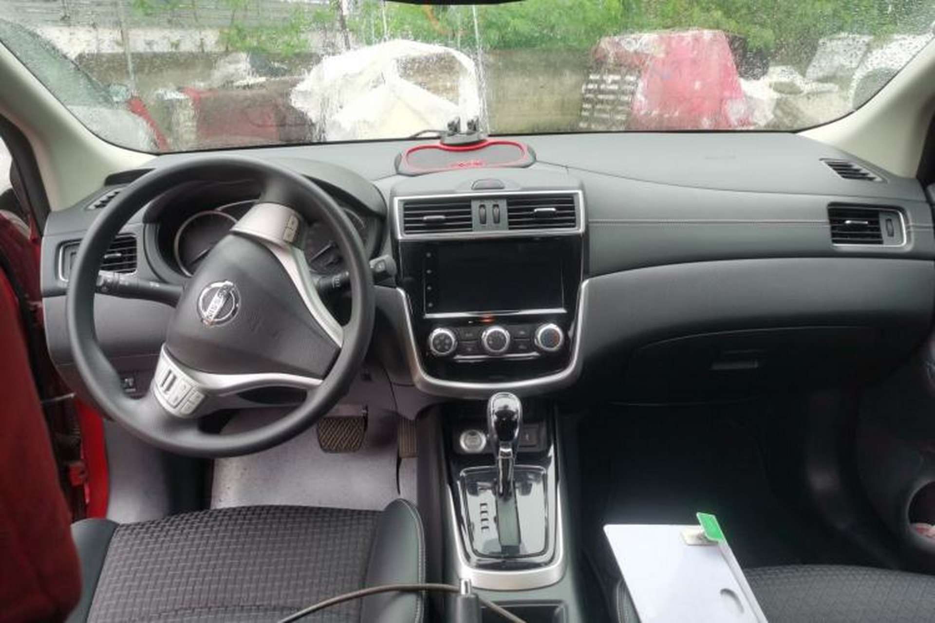 Used Nissan Tiida 2019 1.6L CVT Smart Drive Version China VI Standard Center Console