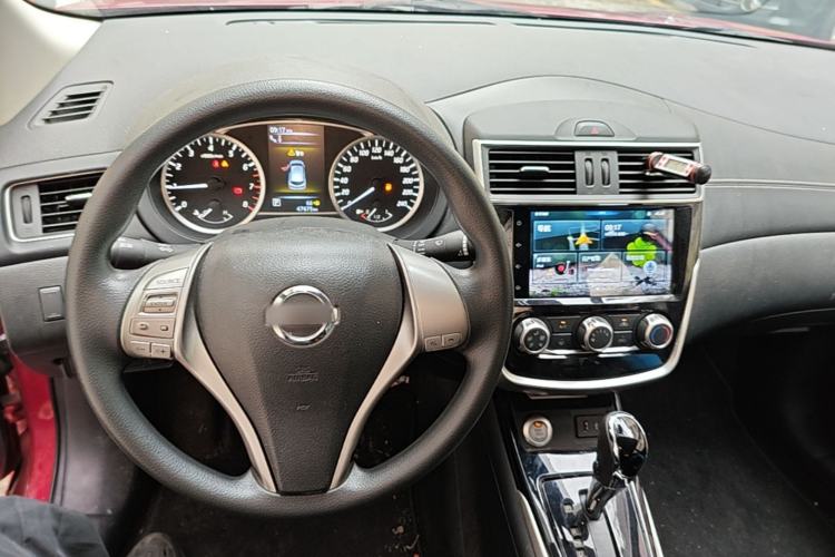Used Nissan Tiida 2019 1.6L CVT Smart Drive Version China VI Standard Center Console