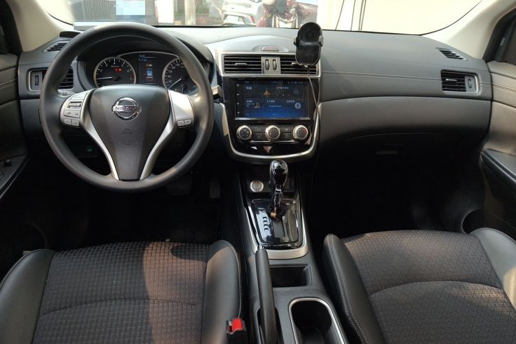 Used Nissan Tiida 2019 1.6L CVT Smart Enjoyment Version China VI Standard Center Console