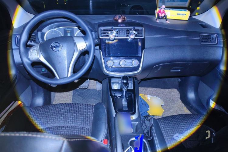 Used Nissan Tiida 2019 1.6L CVT Smart Drive Version China VI Standard Center Console