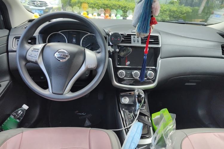 Used Nissan Tiida 2019 1.6L CVT Smart Drive Version China VI Standard Center Console