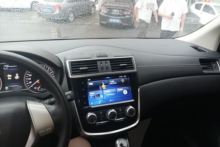 Used Nissan Tiida 2019 1.6L CVT Smart Enjoyment Version China VI Standard Center Console