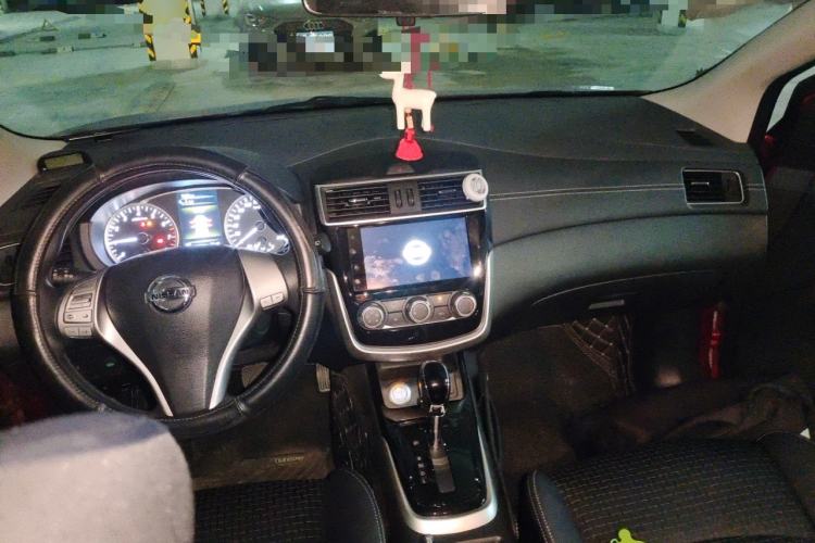 Used Nissan Tiida 2019 1.6L CVT Smart Drive Version China VI Standard Center Console