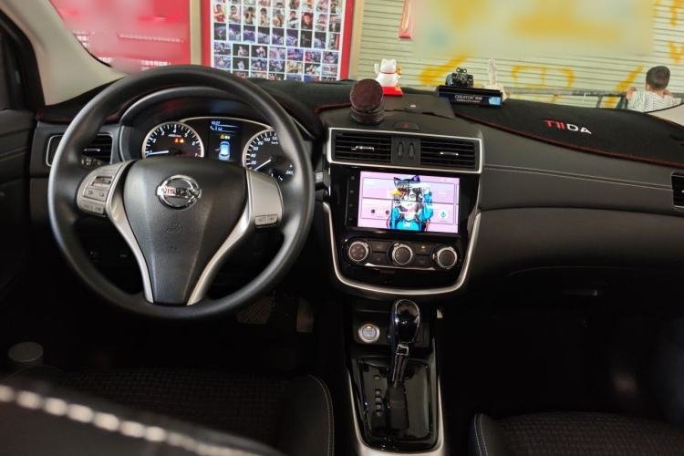 Used Nissan Tiida 2019 1.6L CVT Smart Drive Version China VI Standard Center Console