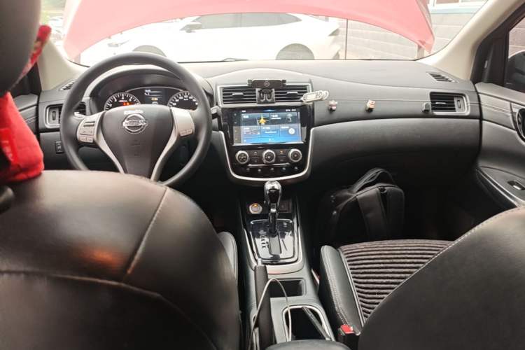 Used Nissan Tiida 2019 1.6L CVT Smart Drive Version China VI Standard Center Console
