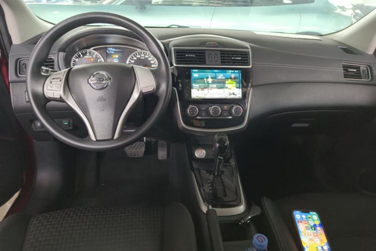 Used Nissan Tiida 2019 1.6L CVT Smart Drive Version China VI Standard Center Console