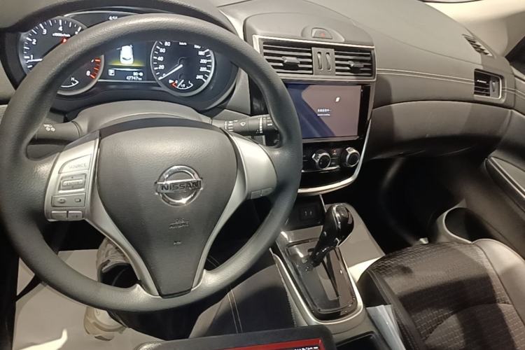 Used Nissan Tiida 2019 1.6L CVT Smart Drive Version China VI Standard Center Console