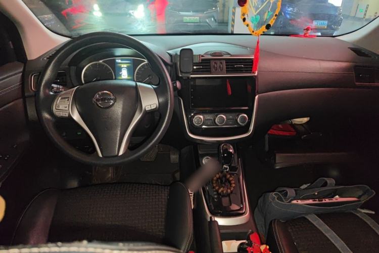 Used Nissan Tiida 2019 1.6L CVT Smart Drive Version China VI Standard Center Console