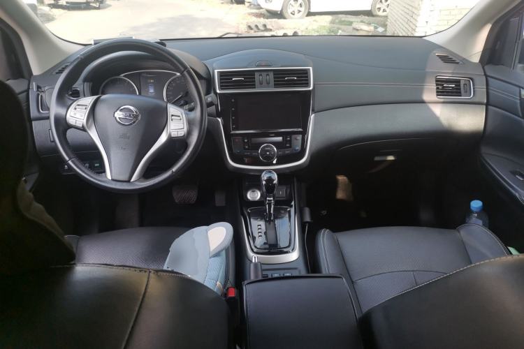 Used Nissan Tiida 2019 1.6L CVT ZhiZun Edition China V Standard Center Console