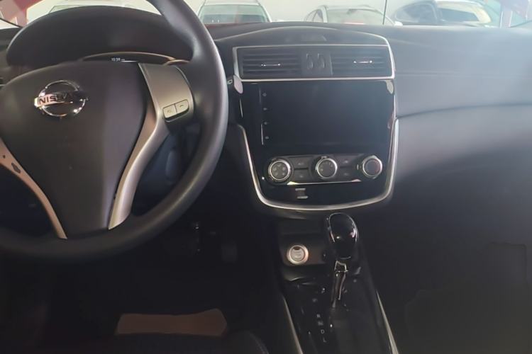 Used Nissan Tiida 2019 1.6L CVT Smart Drive Version China VI Standard Center Console