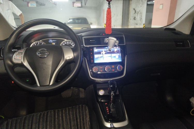 Used Nissan Tiida 2019 1.6L CVT Smart Drive Version China VI Standard Center Console