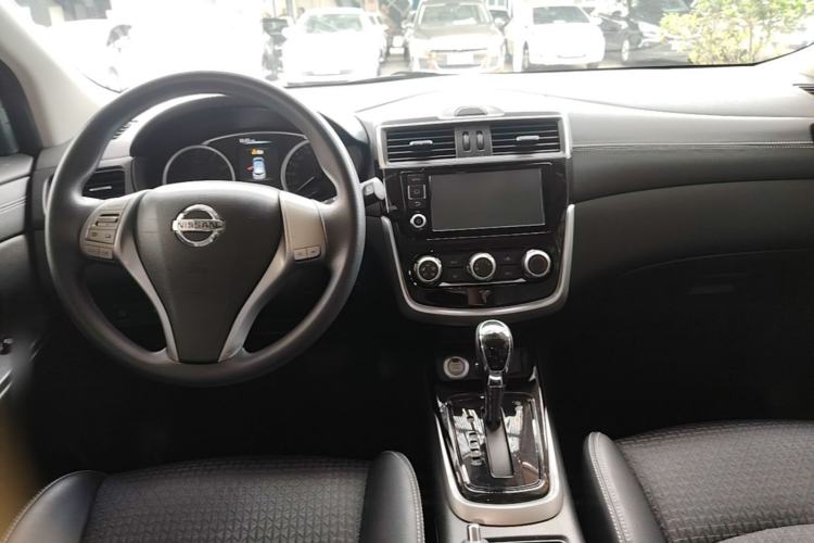 Used Nissan Tiida 2019 1.6L CVT Smart Drive Version China VI Standard Center Console
