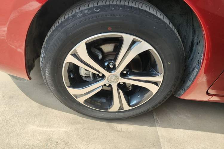 Used Nissan Tiida 2019 1.6L CVT Smart Enjoyment Version China VI Standard Exterior 4