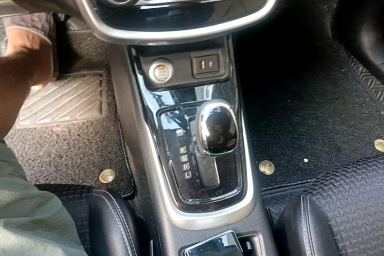 Used Nissan Tiida 2019 1.6L CVT Smart Drive Version China VI Standard Gear Lever