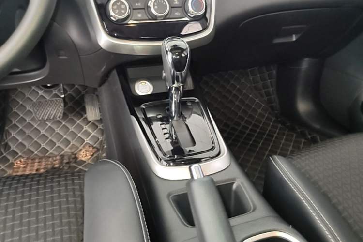 Used Nissan Tiida 2019 1.6L CVT Smart Drive Version China VI Standard Gear Lever