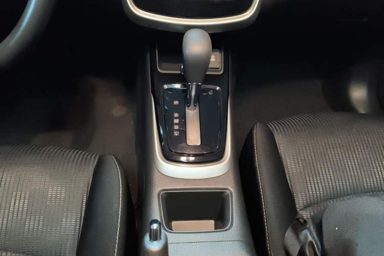 Used Nissan Tiida 2019 1.6L CVT Cool Edition China VI Standard Gear Lever