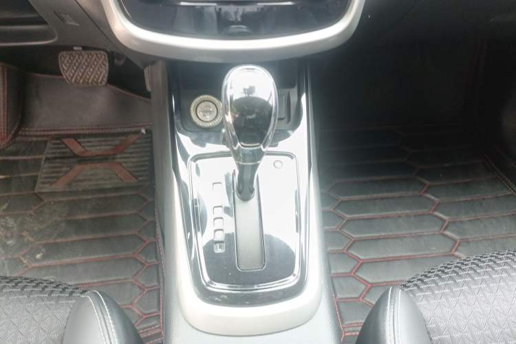 Used Nissan Tiida 2019 1.6L CVT Smart Drive Version China VI Standard Gear Lever