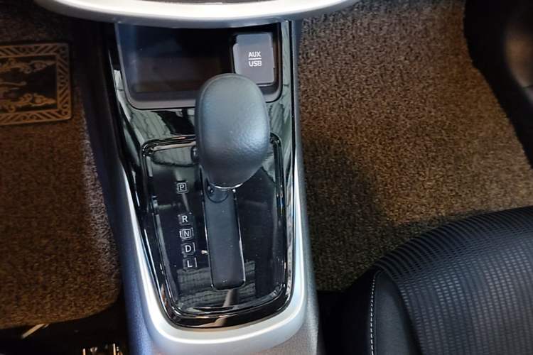 Used Nissan Tiida 2019 1.6L CVT Cool Edition China VI Standard Gear Lever