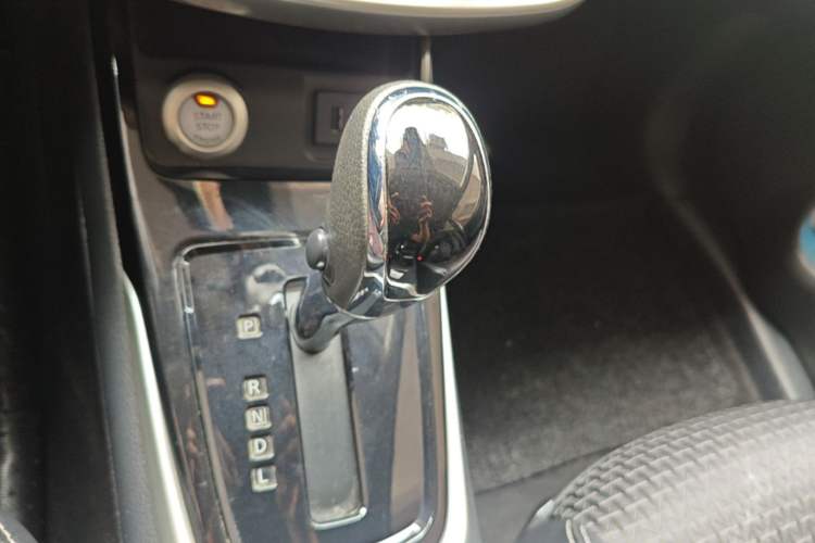Used Nissan Tiida 2019 1.6L CVT Smart Drive Version China VI Standard Gear Lever
