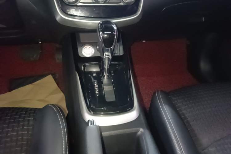 Used Nissan Tiida 2019 1.6L CVT Smart Enjoyment Version China VI Standard Gear Lever