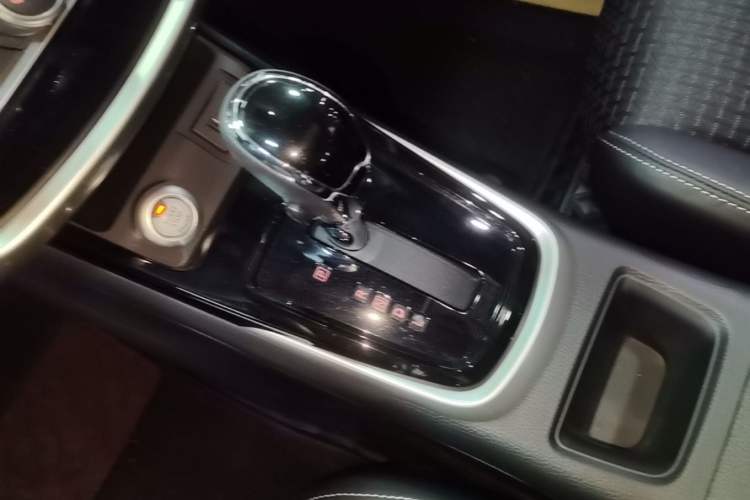 Used Nissan Tiida 2019 1.6L CVT Smart Drive Version China VI Standard Gear Lever