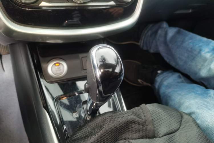 Used Nissan Tiida 2019 1.6L CVT Smart Drive Version China VI Standard Gear Lever