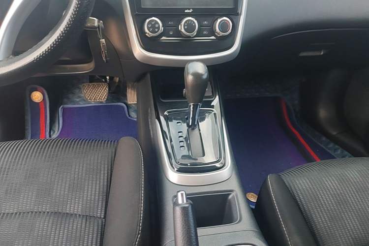 Used Nissan Tiida 2019 1.6L CVT Cool Edition China VI Standard Gear Lever