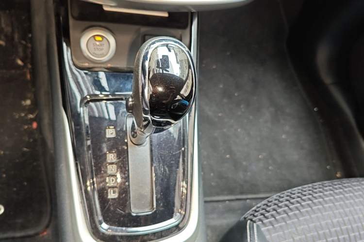Used Nissan Tiida 2019 1.6L CVT Smart Drive Version China VI Standard Gear Lever
