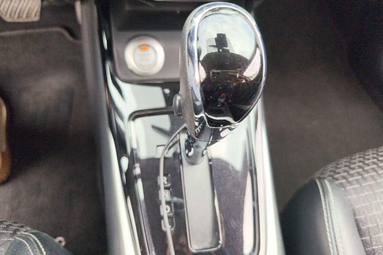 Used Nissan Tiida 2019 1.6L CVT Smart Drive Version China V Standard Gear Lever