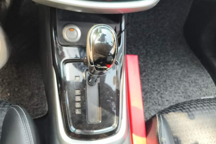 Used Nissan Tiida 2019 1.6L CVT Smart Drive Version China VI Standard Gear Lever