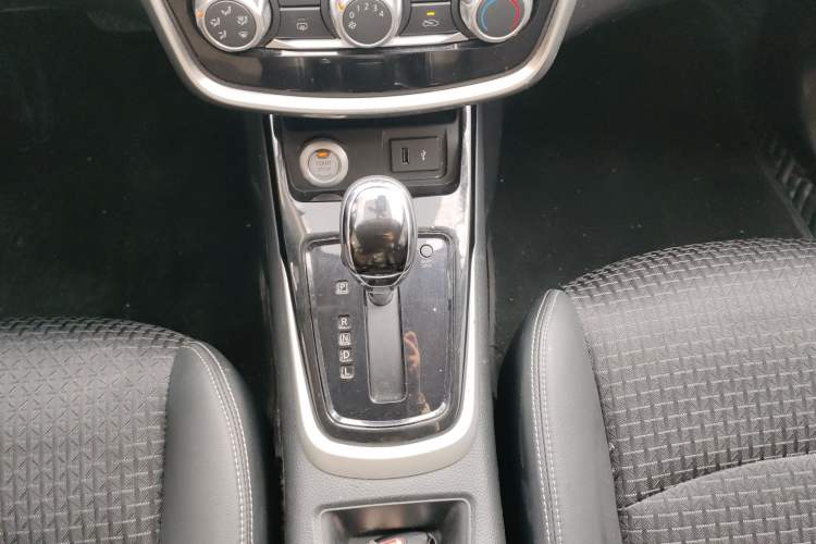 Used Nissan Tiida 2019 1.6L CVT Smart Drive Version China VI Standard Gear Lever