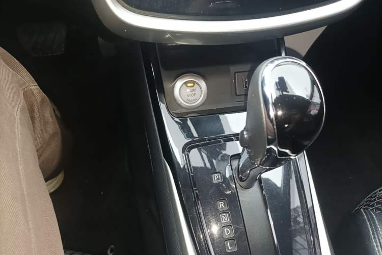 Used Nissan Tiida 2019 1.6L CVT Smart Enjoyment Version China VI Standard Gear Lever