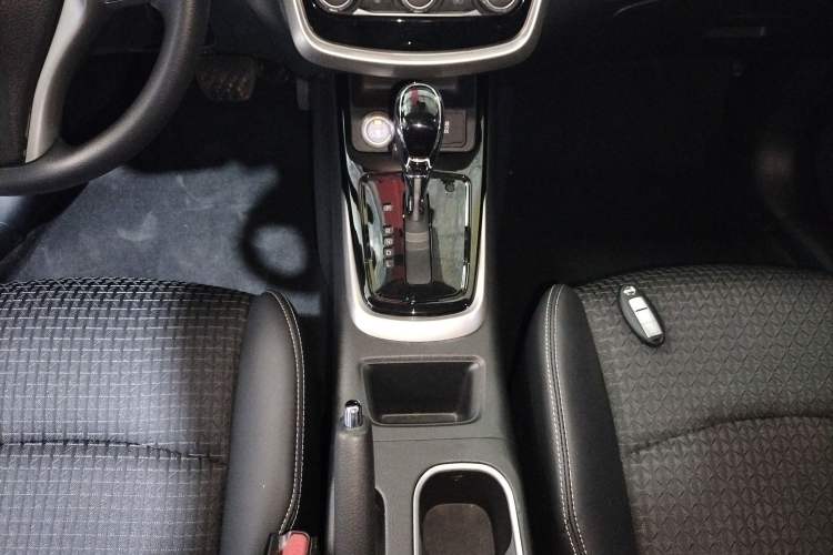Used Nissan Tiida 2019 1.6L CVT Smart Drive Version China VI Standard Gear Lever