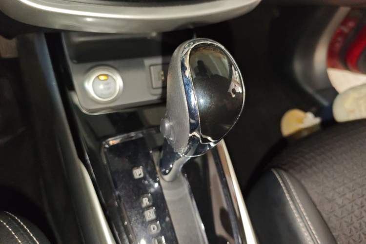 Used Nissan Tiida 2019 1.6L CVT Smart Drive Version China VI Standard Gear Lever