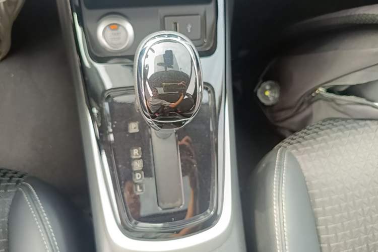 Used Nissan Tiida 2019 1.6L CVT Smart Drive Version China VI Standard Gear Lever