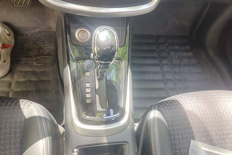 Used Nissan Tiida 2019 1.6L CVT Smart Drive Version China VI Standard Gear Lever