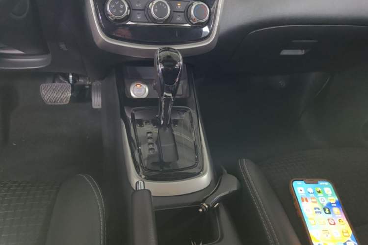 Used Nissan Tiida 2019 1.6L CVT Smart Drive Version China VI Standard Gear Lever
