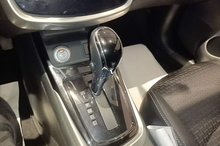 Used Nissan Tiida 2019 1.6L CVT Smart Drive Version China VI Standard Gear Lever