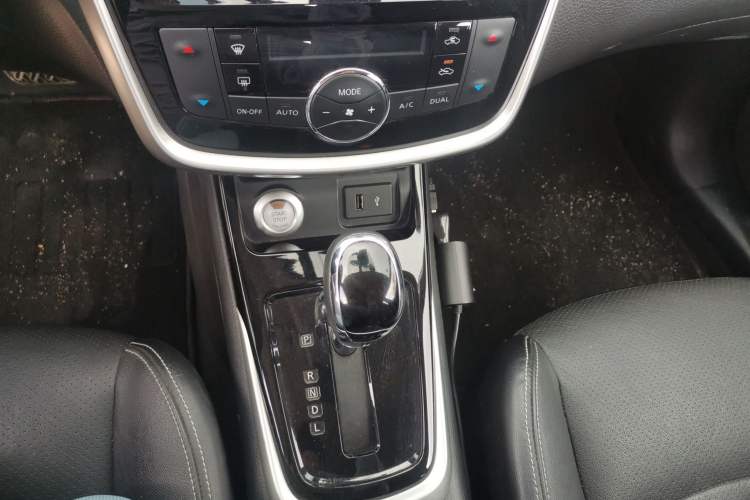 Used Nissan Tiida 2019 1.6L CVT ZhiZun Edition China V Standard Gear Lever